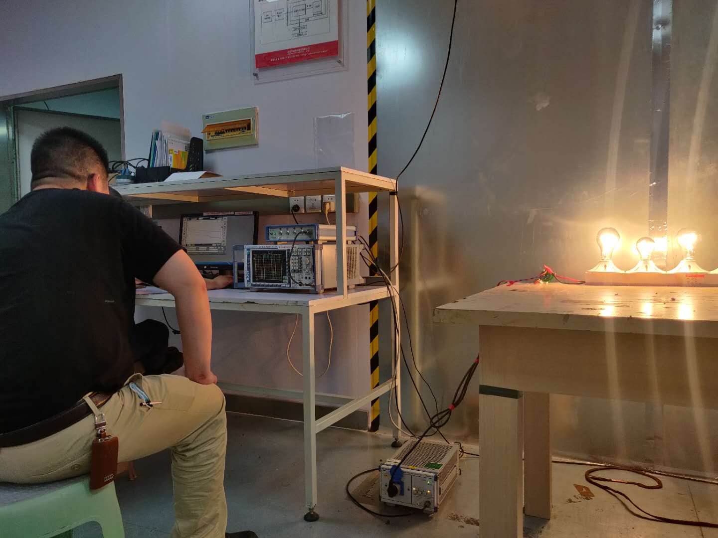 谷景工程師前往安規(guī)實(shí)驗(yàn)室處理客戶電路問(wèn)題 1 蘇州谷景電子有限公司 1