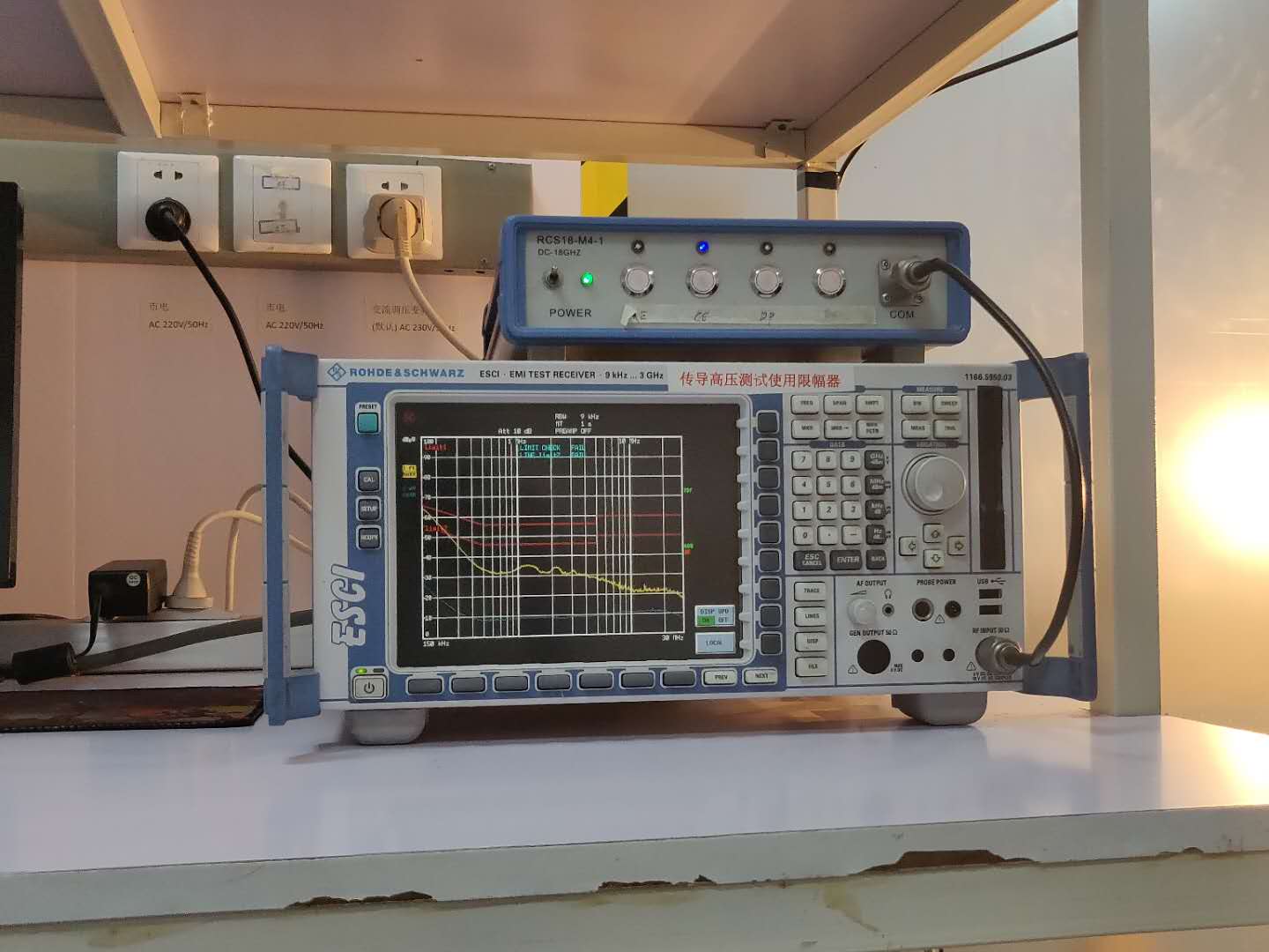 谷景工程師前往安規(guī)實(shí)驗(yàn)室處理客戶電路問(wèn)題 4 蘇州谷景電子有限公司 4