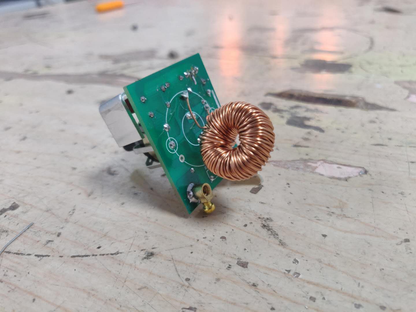 谷景工程師前往安規(guī)實(shí)驗(yàn)室處理客戶電路問(wèn)題 7 蘇州谷景電子有限公司 7